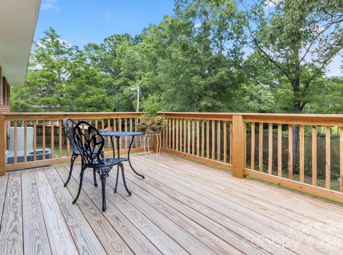 2179 Green Peach Road — Lancaster