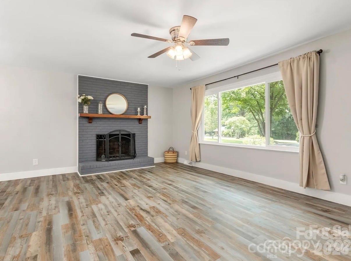 2179 Green Peach Road — Lancaster