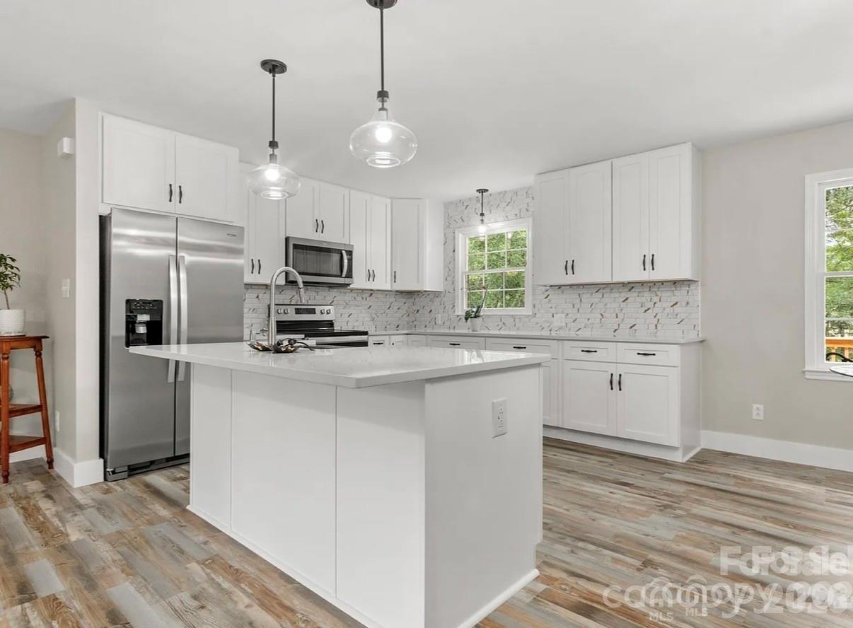 2179 Green Peach Road — Lancaster