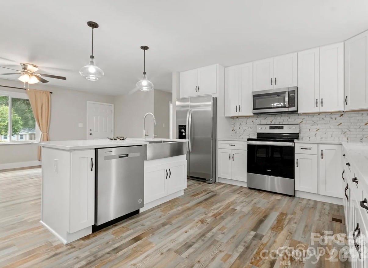2179 Green Peach Road — Lancaster