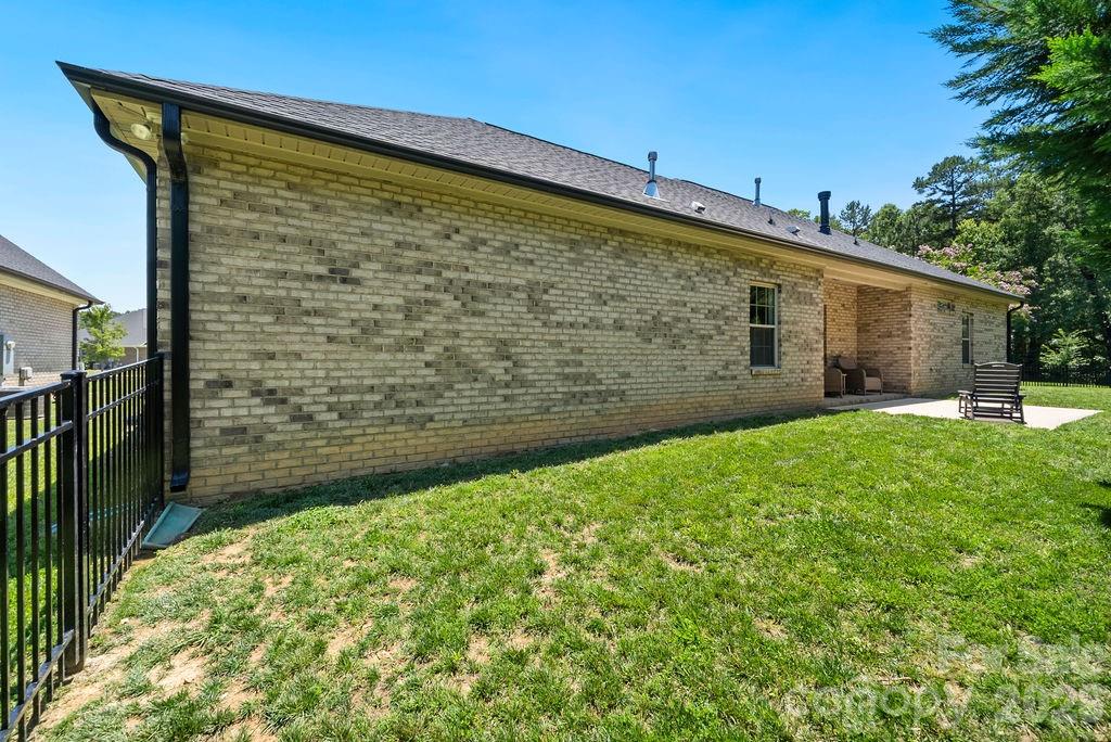 5226 Sustar Drive — Monroe