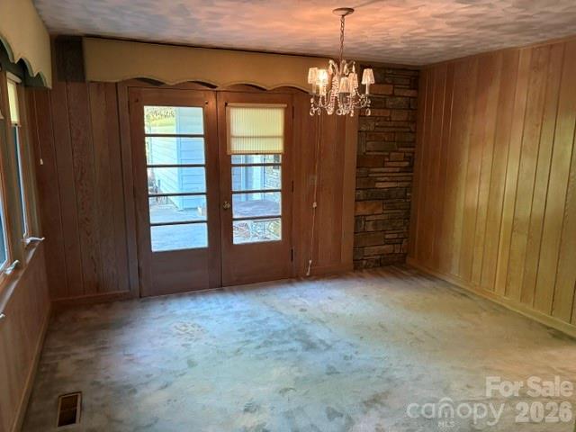 255 Glengarnock Road — Tryon