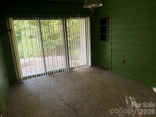 255 Glengarnock Road — Tryon