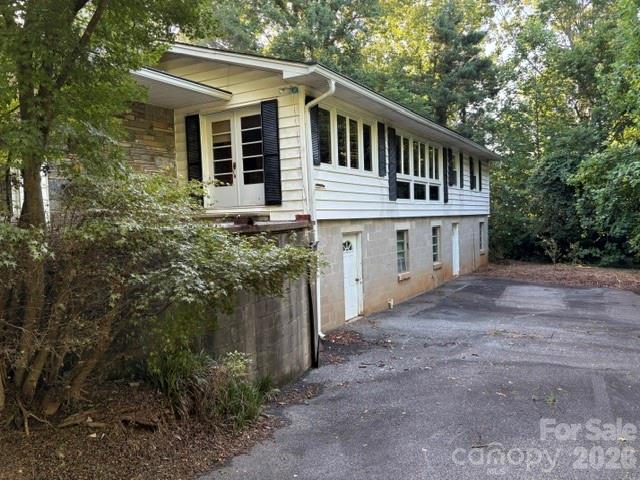 255 Glengarnock Road — Tryon