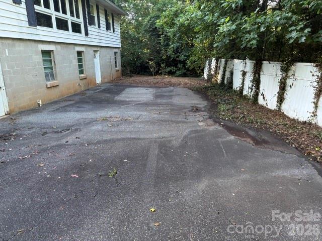 255 Glengarnock Road — Tryon