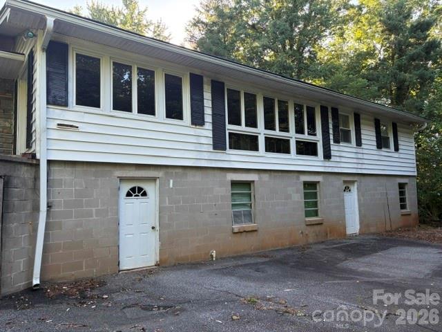 255 Glengarnock Road — Tryon
