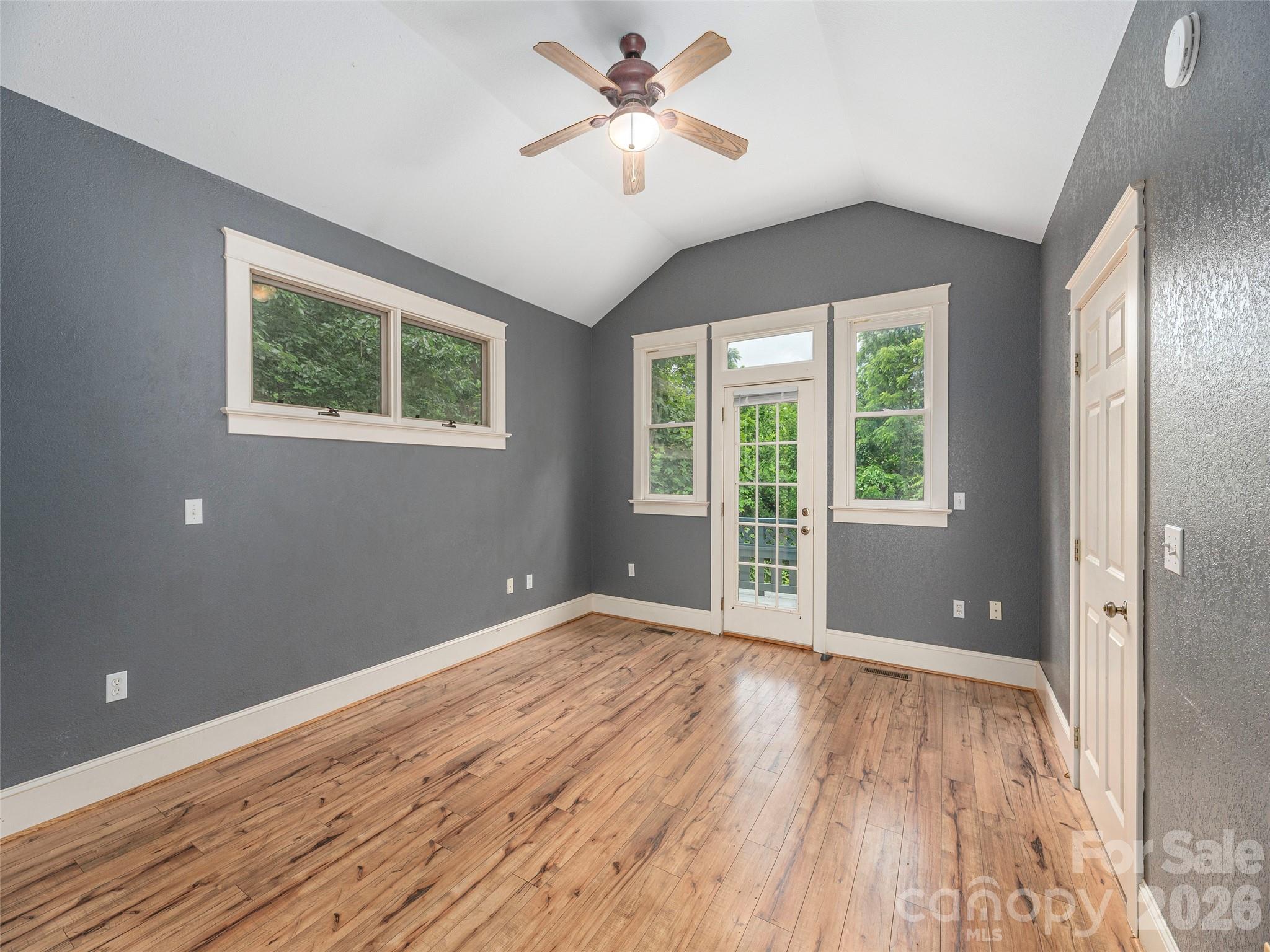 136 Assembly Street — Waynesville