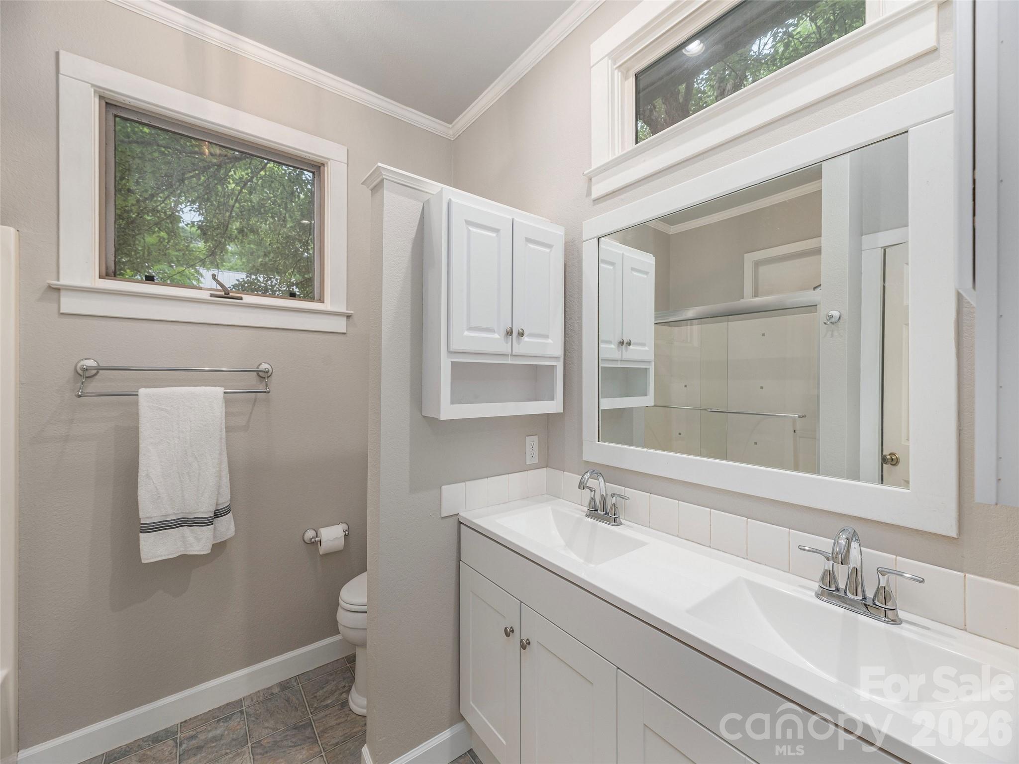 136 Assembly Street — Waynesville