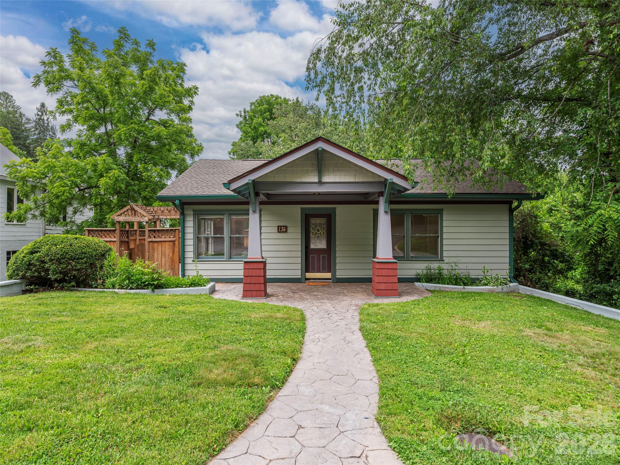 136 Assembly Street — Waynesville