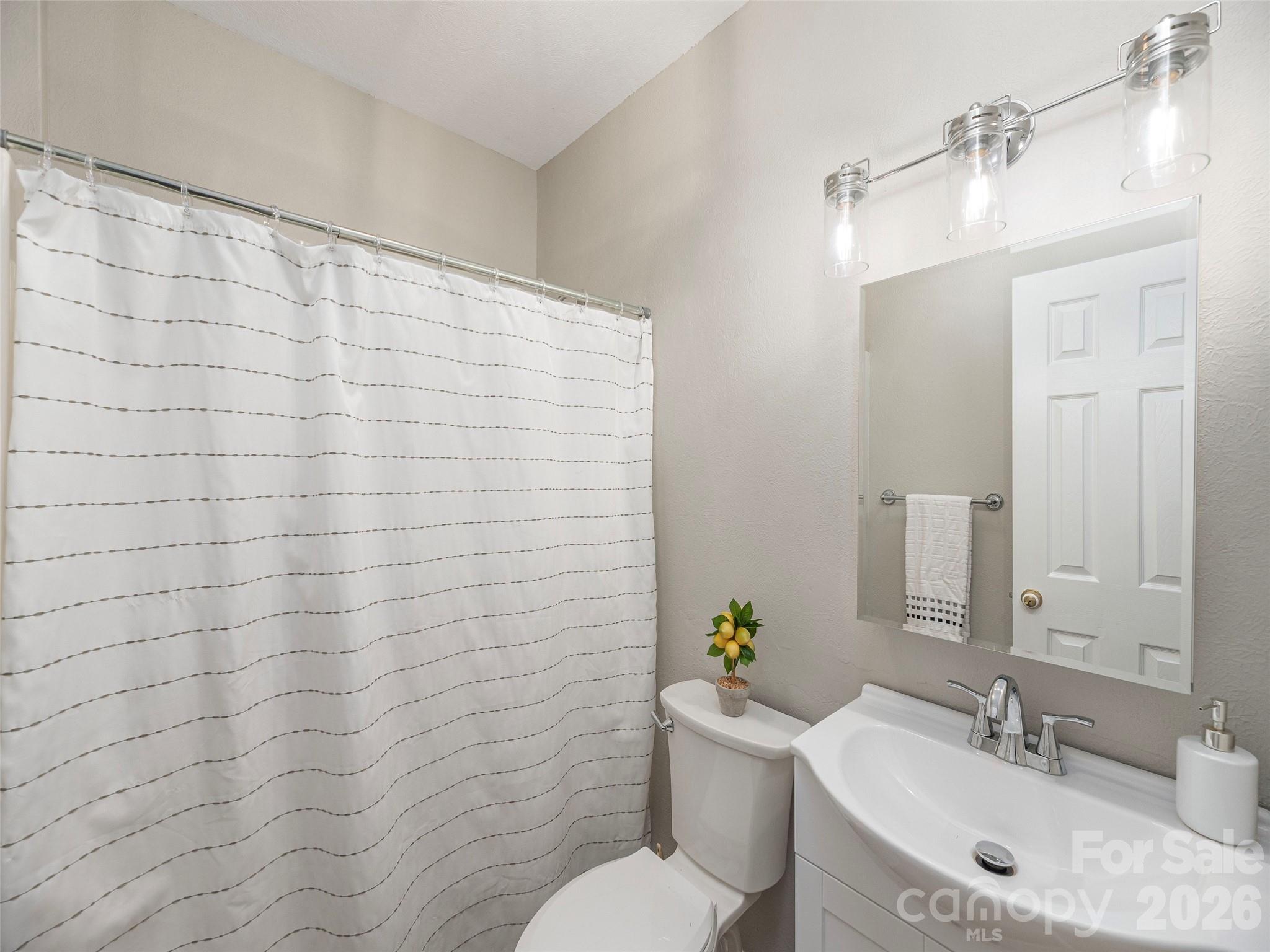 136 Assembly Street — Waynesville