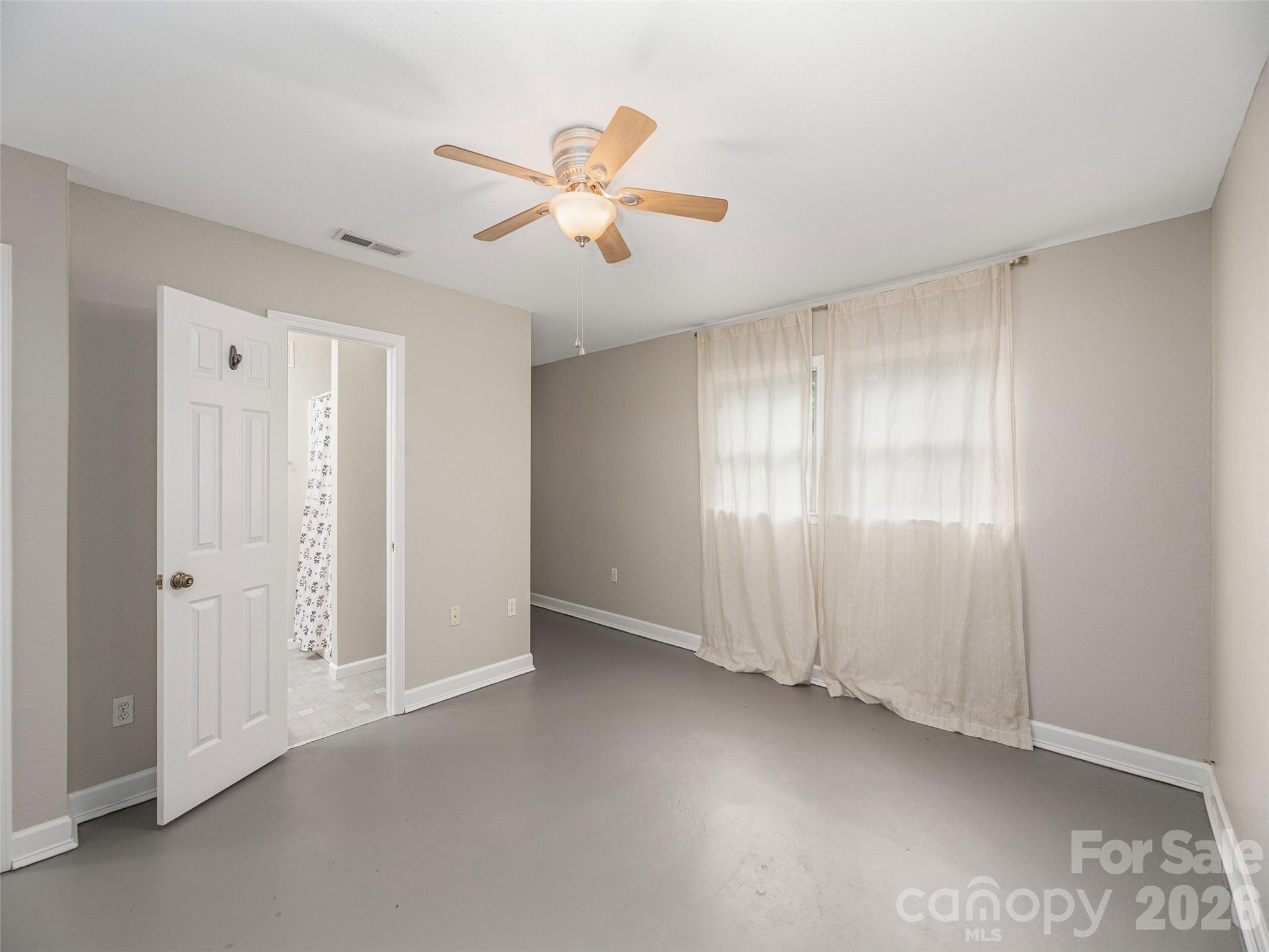 136 Assembly Street — Waynesville