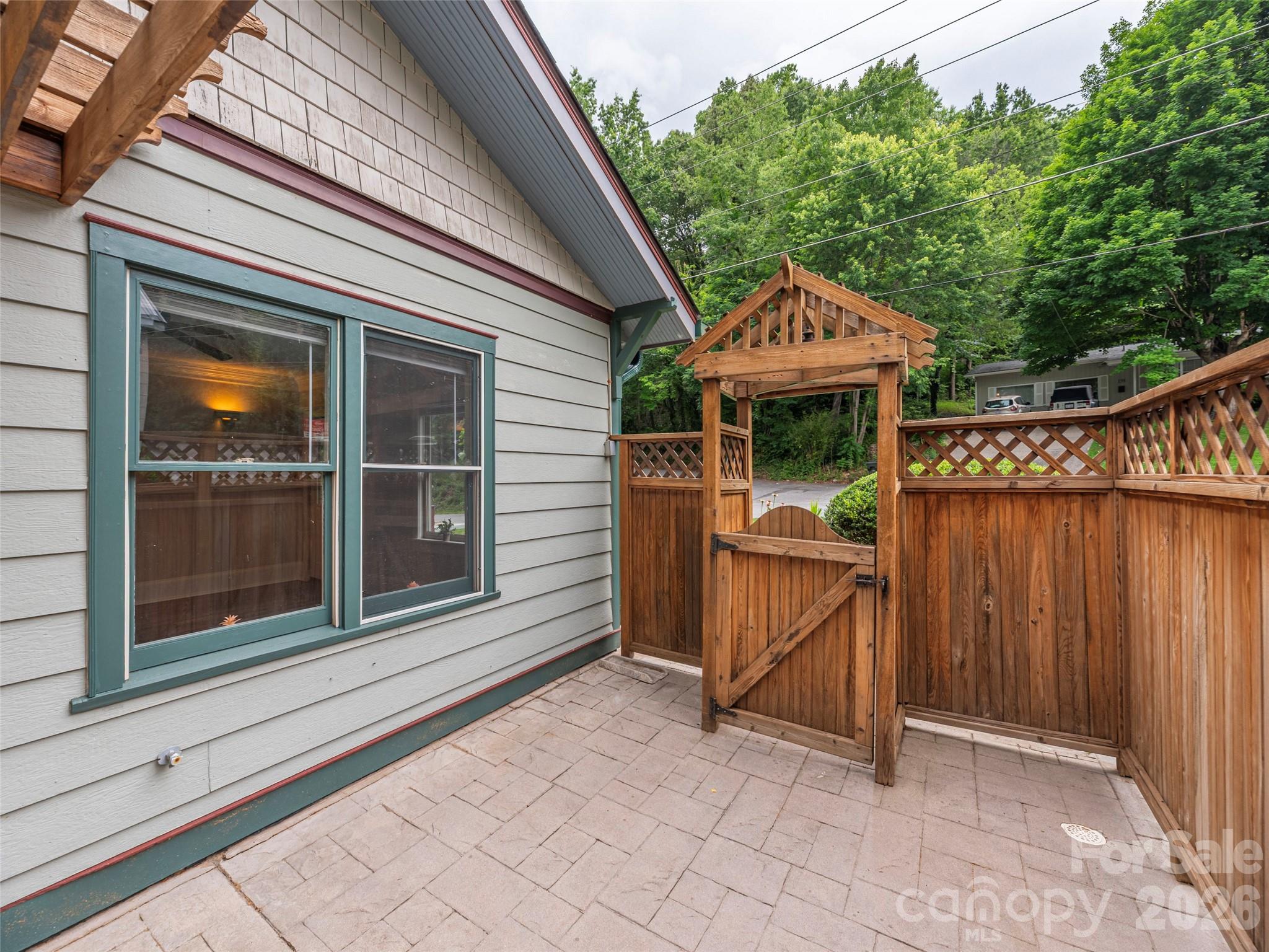 136 Assembly Street — Waynesville
