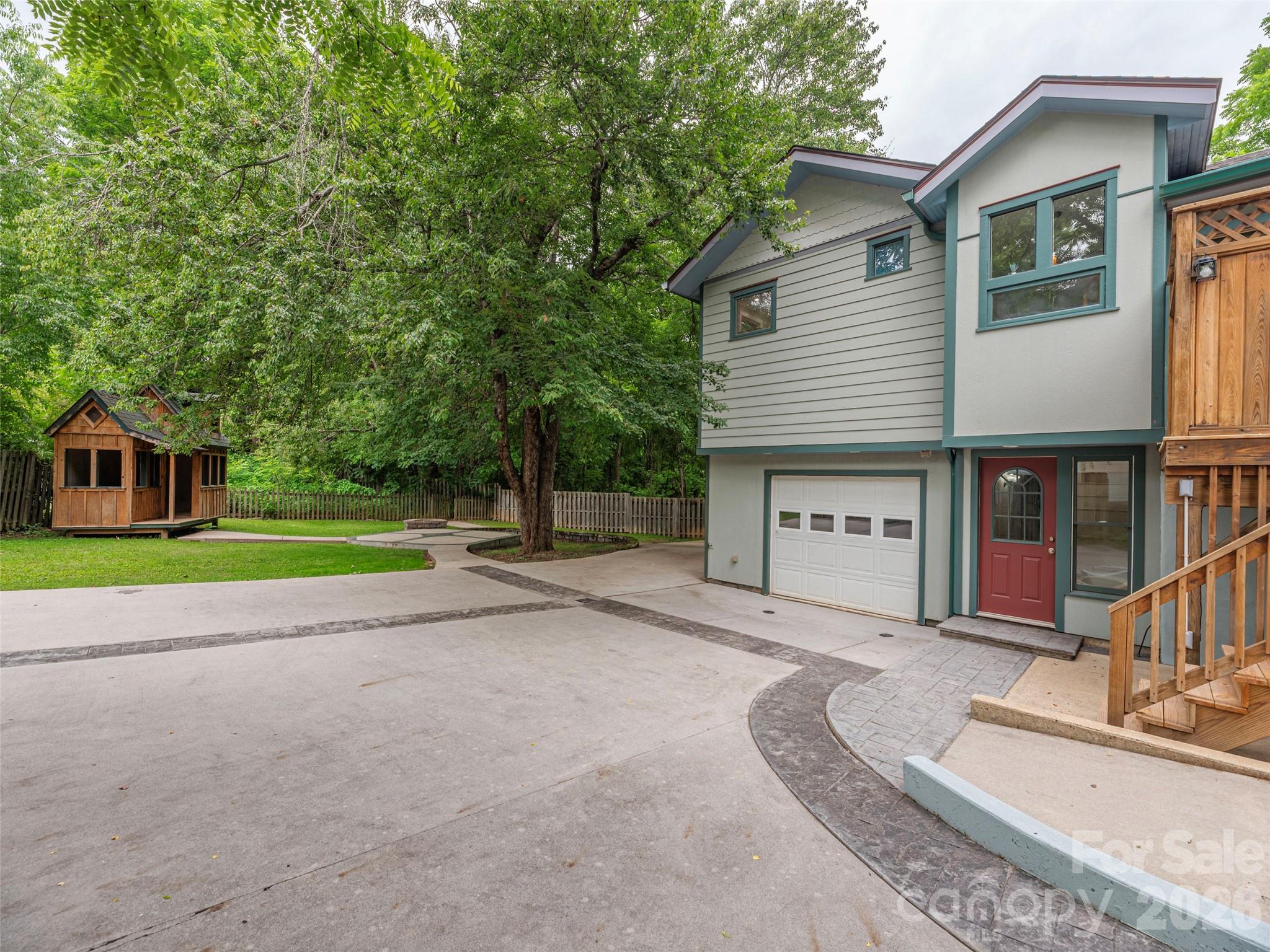136 Assembly Street — Waynesville