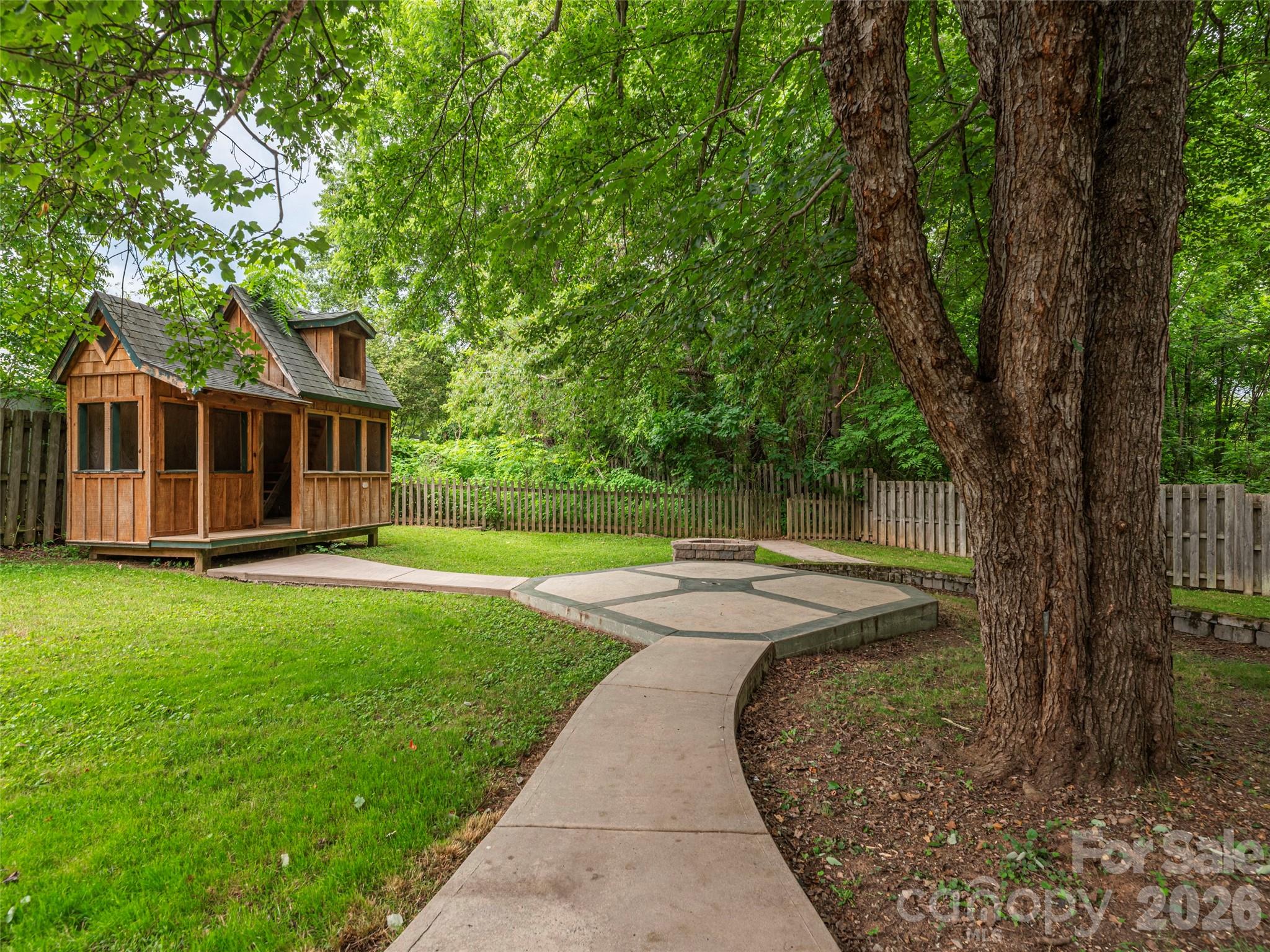 136 Assembly Street — Waynesville