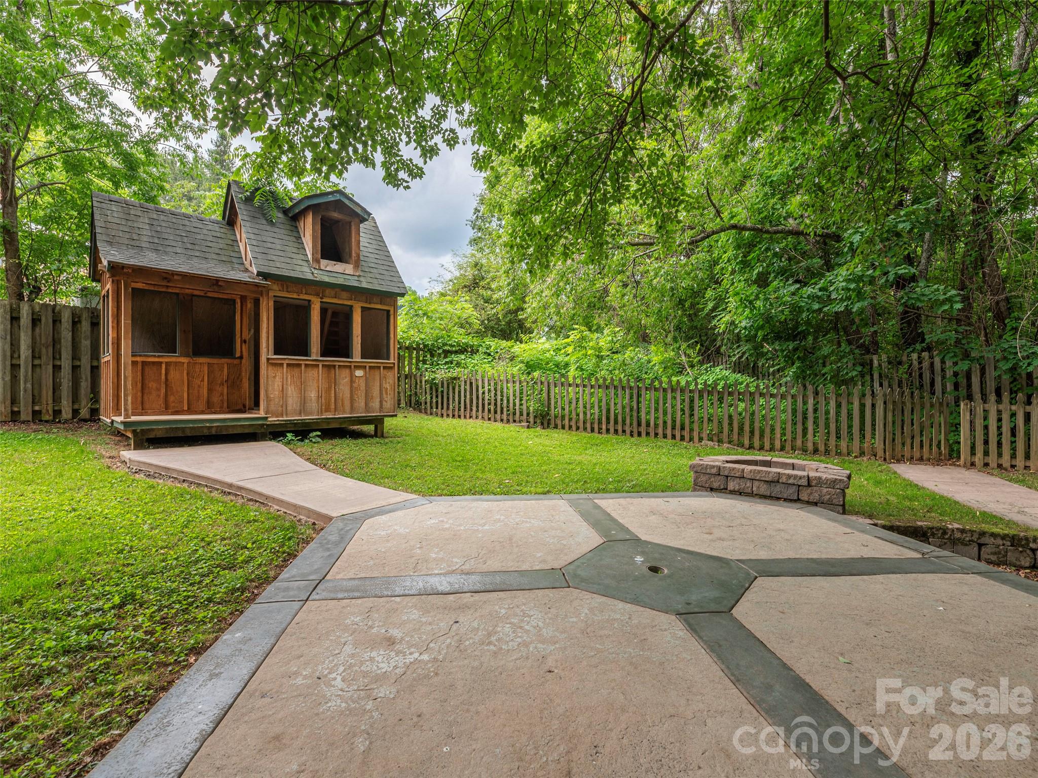 136 Assembly Street — Waynesville