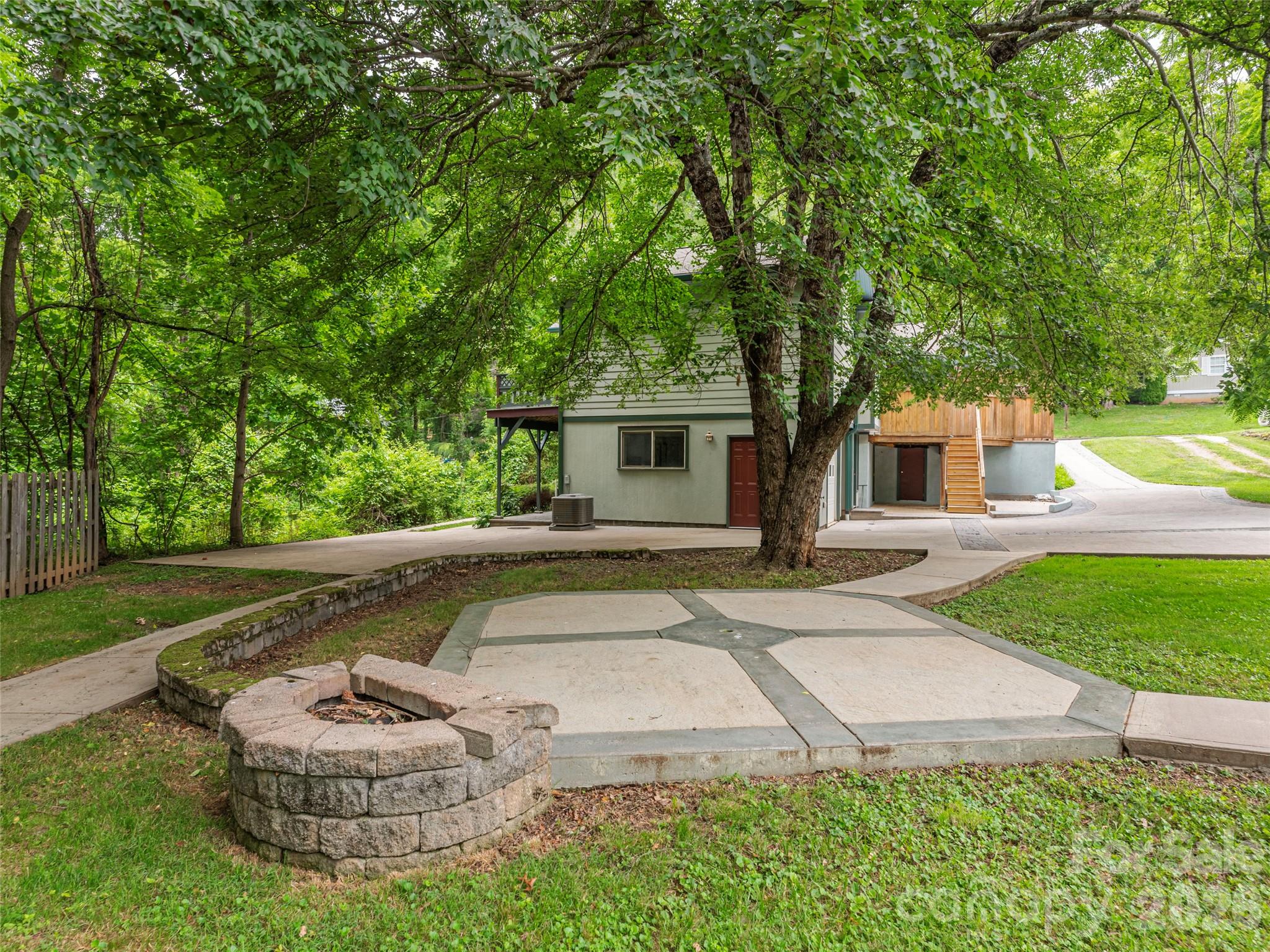 136 Assembly Street — Waynesville