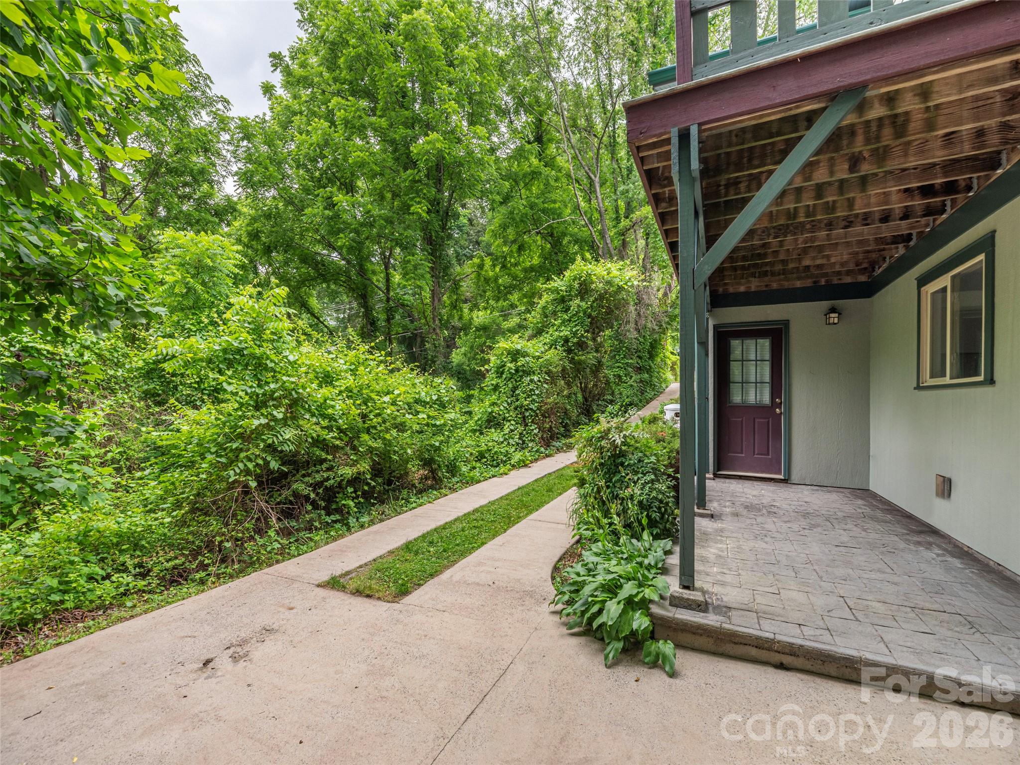 136 Assembly Street — Waynesville