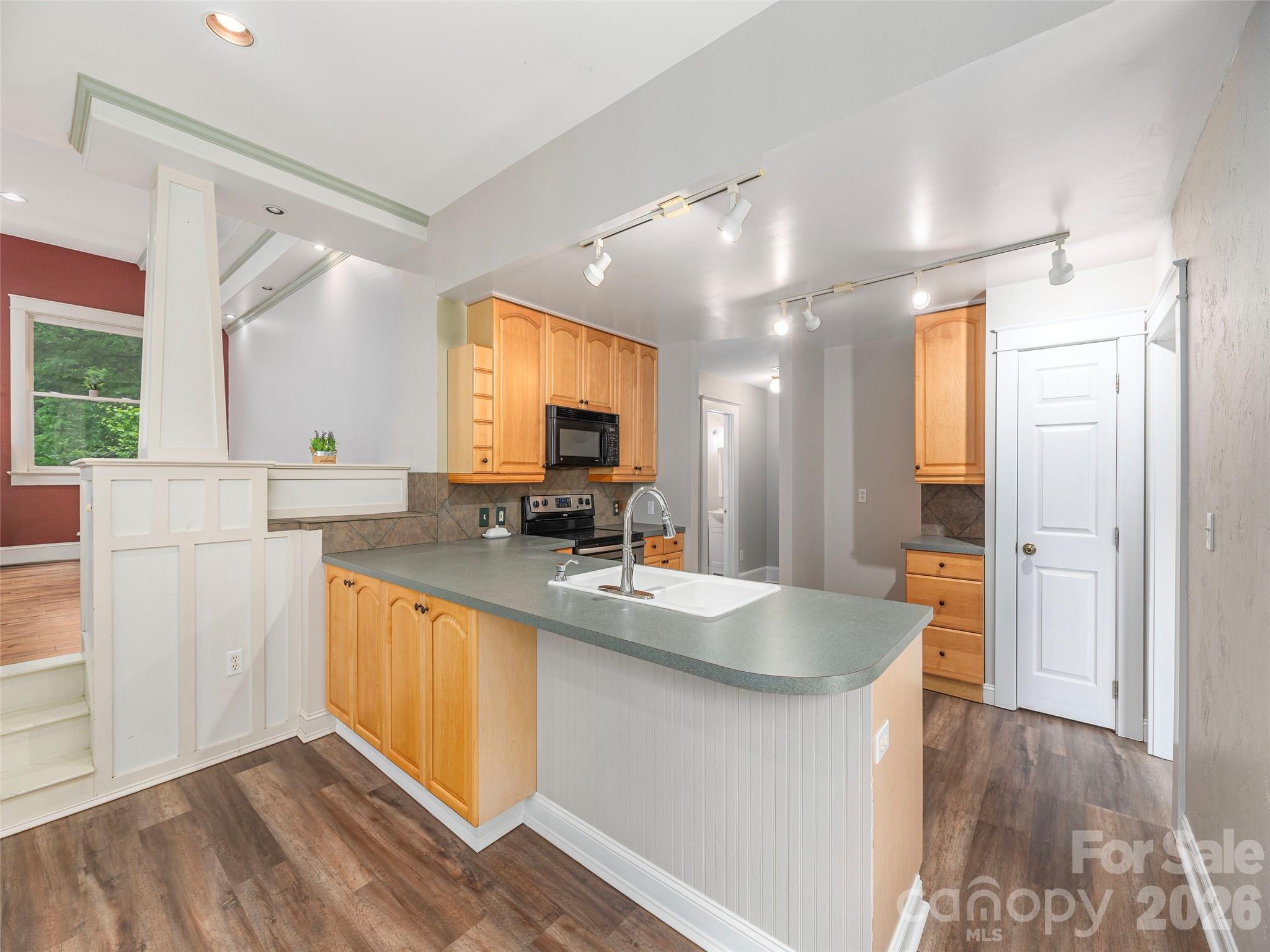 136 Assembly Street — Waynesville