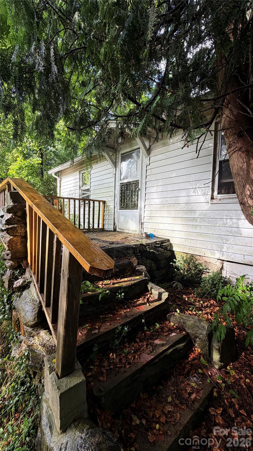 20 Utopia Road — Asheville