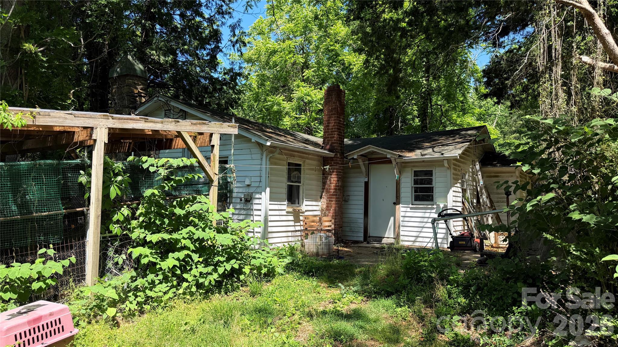20 Utopia Road — Asheville
