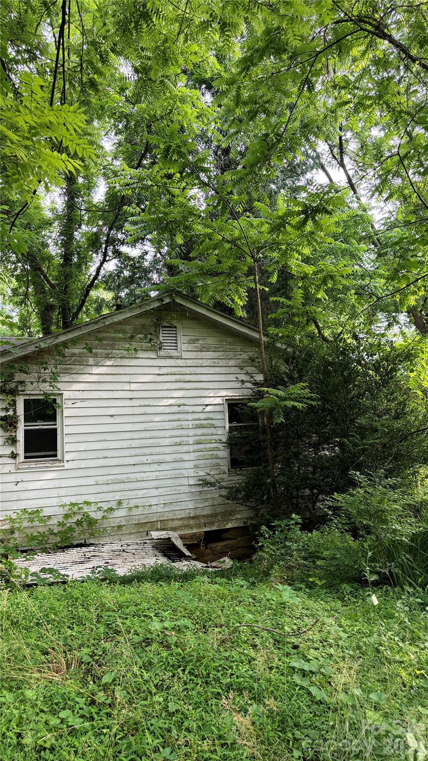 20 Utopia Road — Asheville