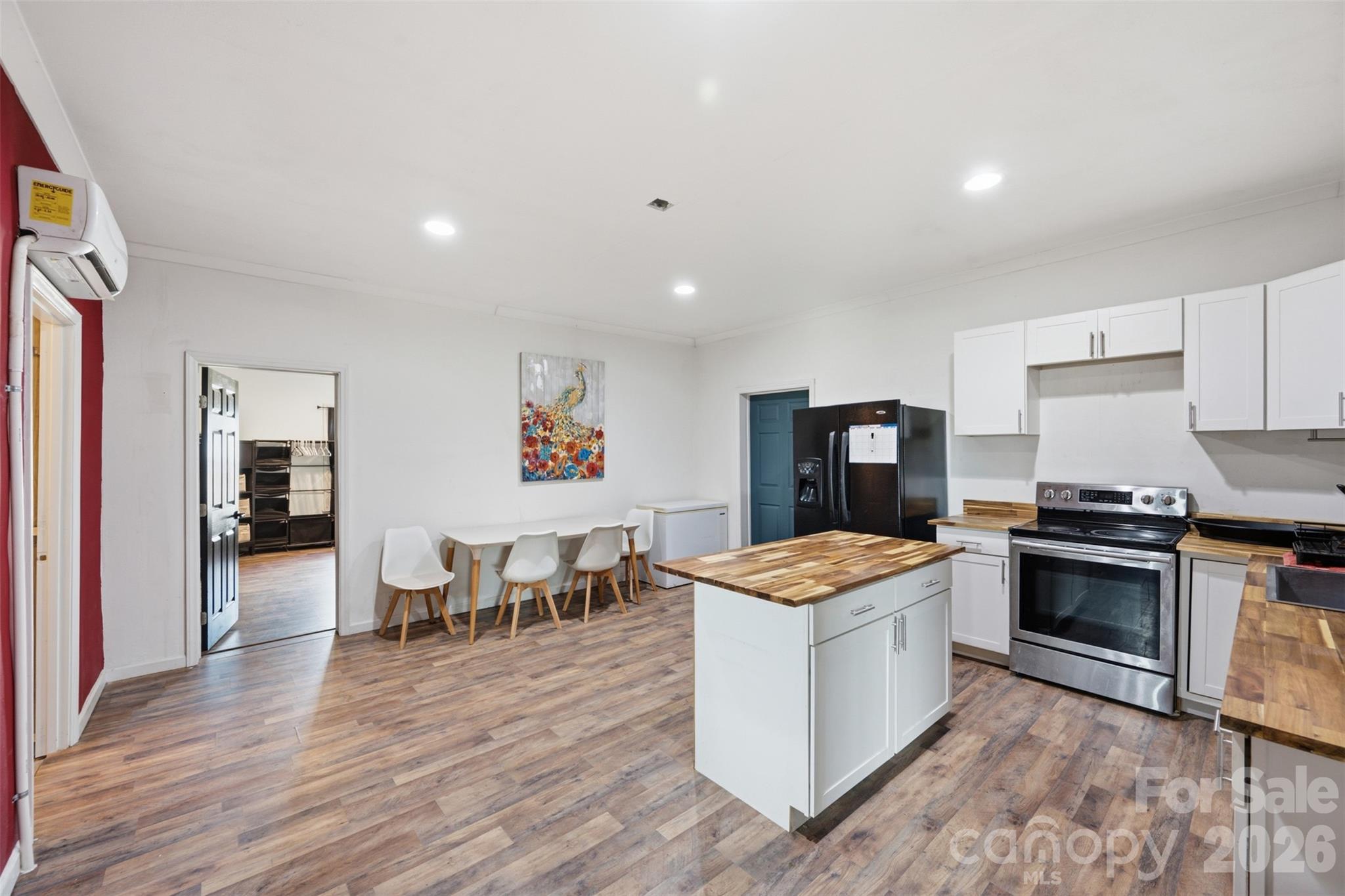 802 Canal Road — Lockhart