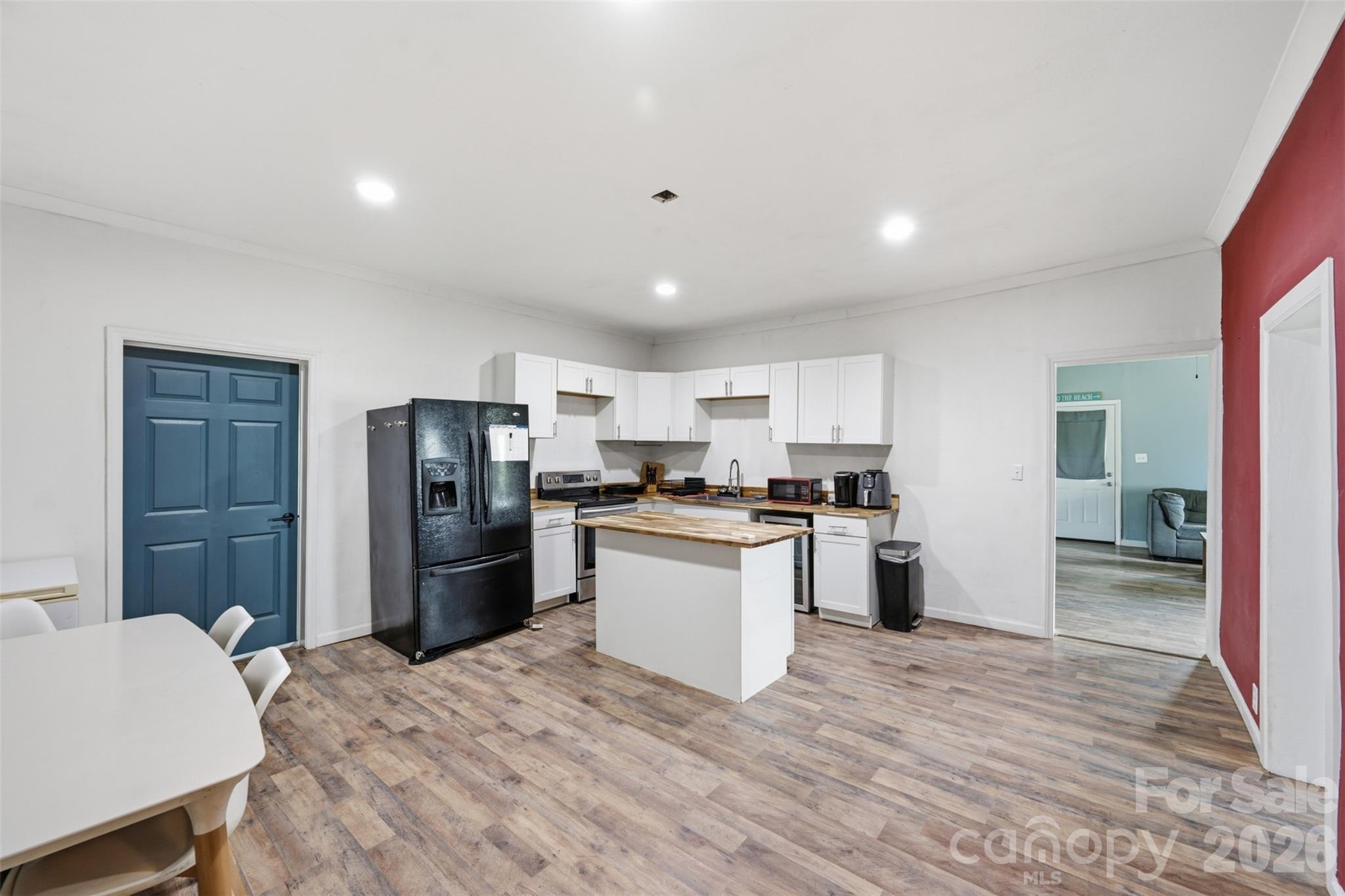 802 Canal Road — Lockhart