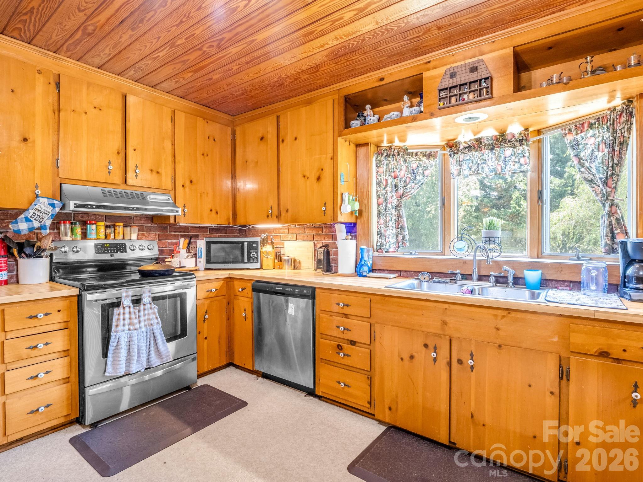 202 Sunset Memorial Road — Forest City