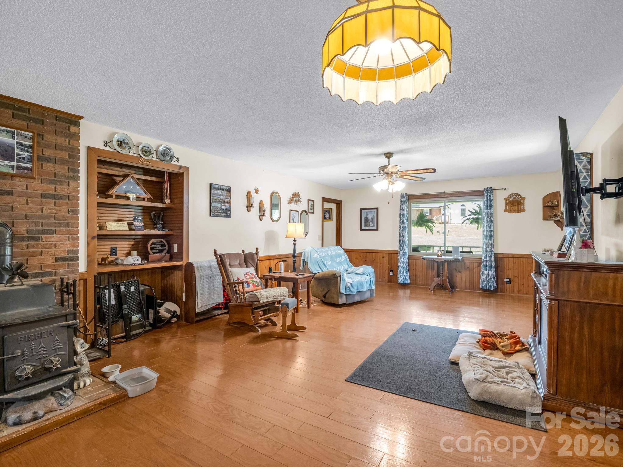 202 Sunset Memorial Road — Forest City