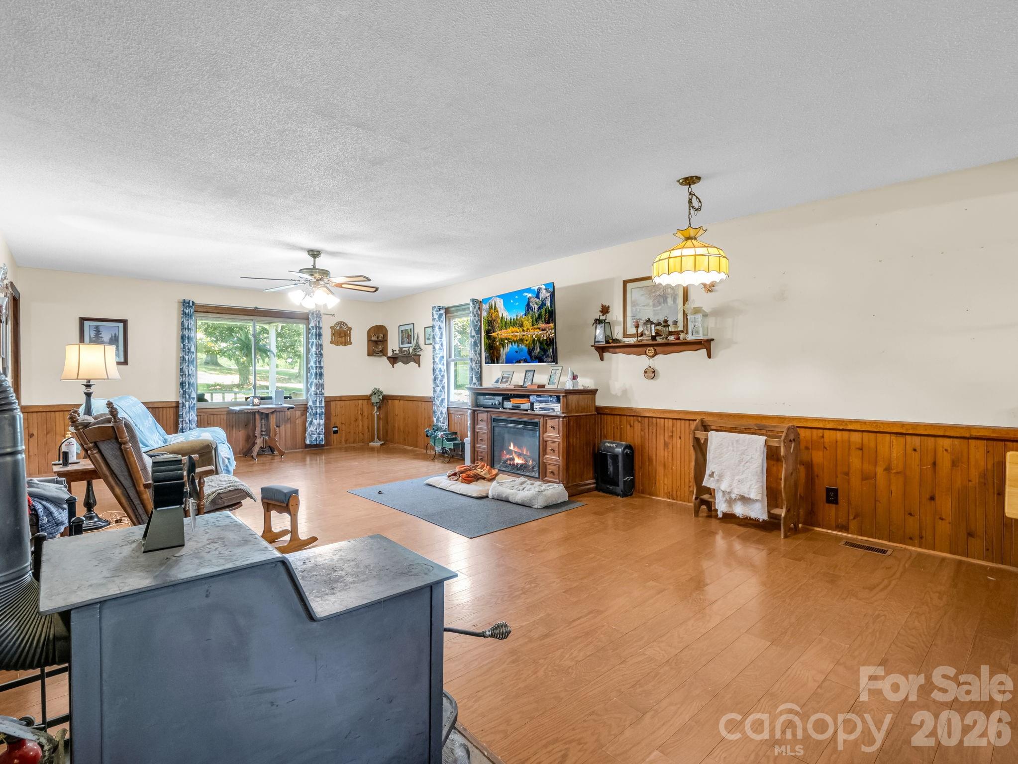 202 Sunset Memorial Road — Forest City