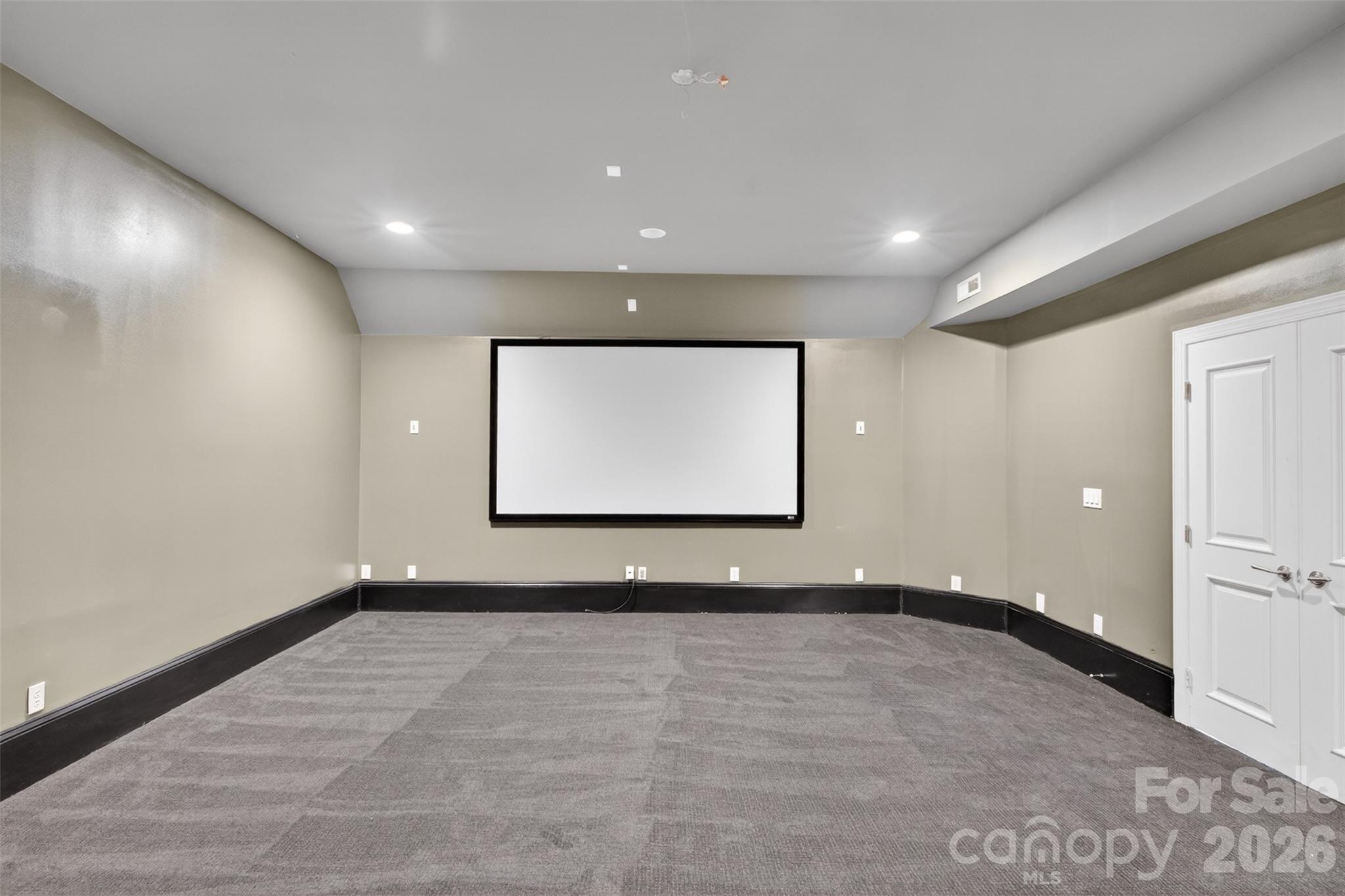 2132 Foxcroft Woods Lane — Charlotte