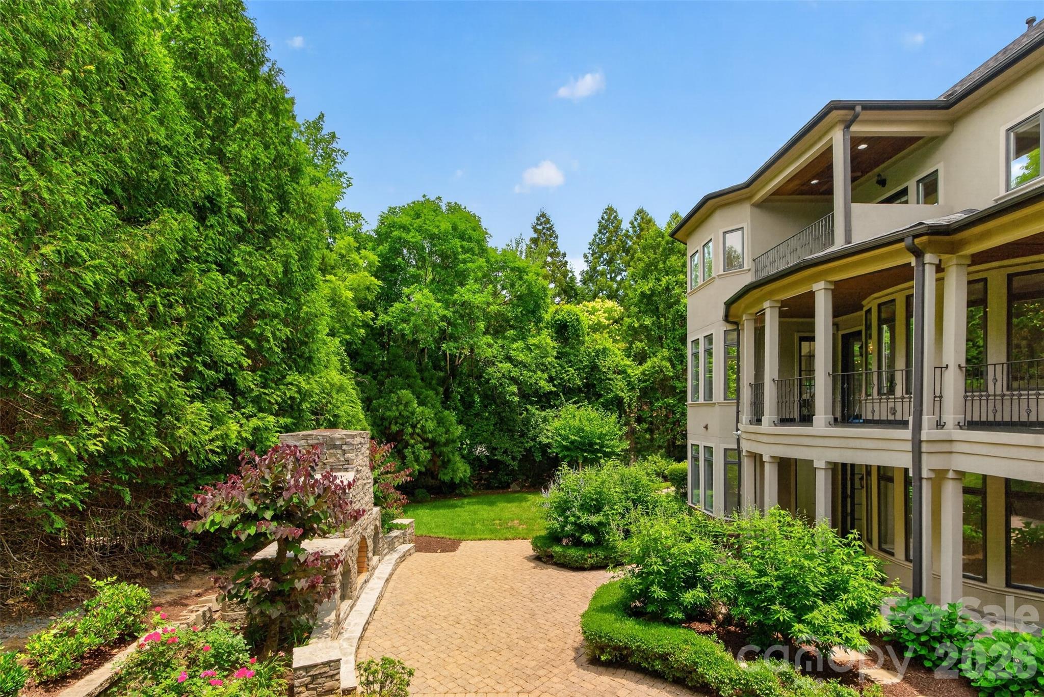 2132 Foxcroft Woods Lane — Charlotte