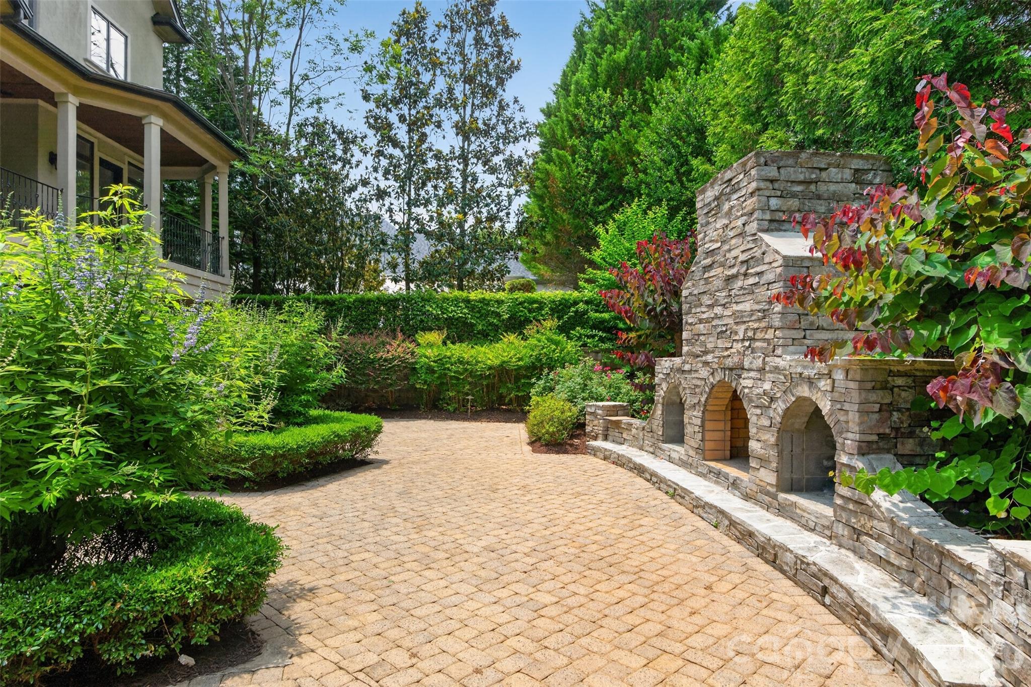 2132 Foxcroft Woods Lane — Charlotte