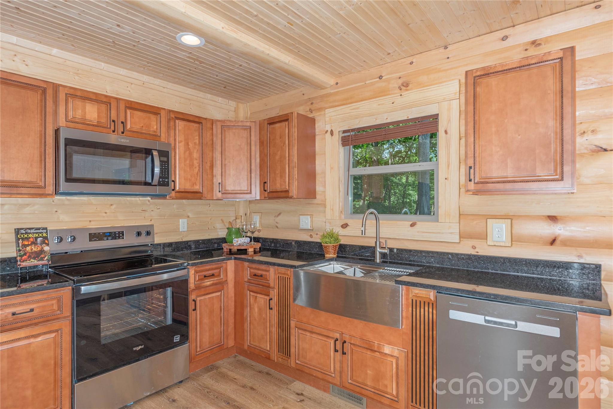 484 Twinbrook Lane — Maggie Valley