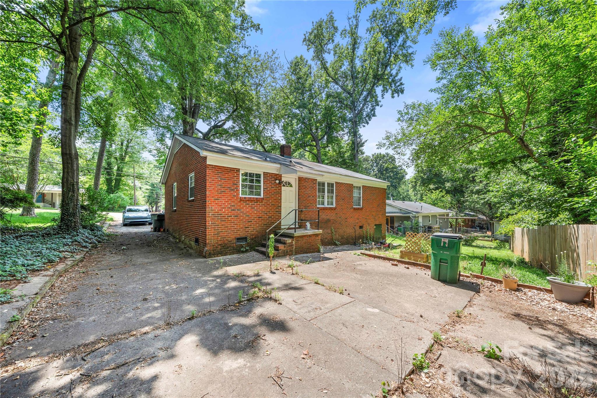 5027 Erickson Road — Charlotte