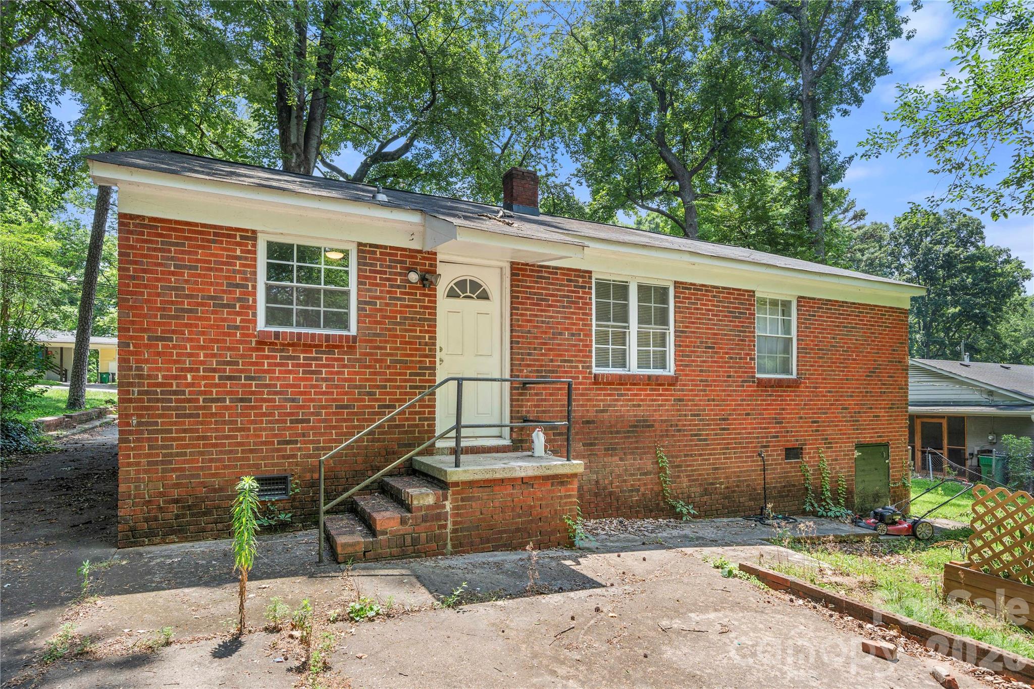 5027 Erickson Road — Charlotte