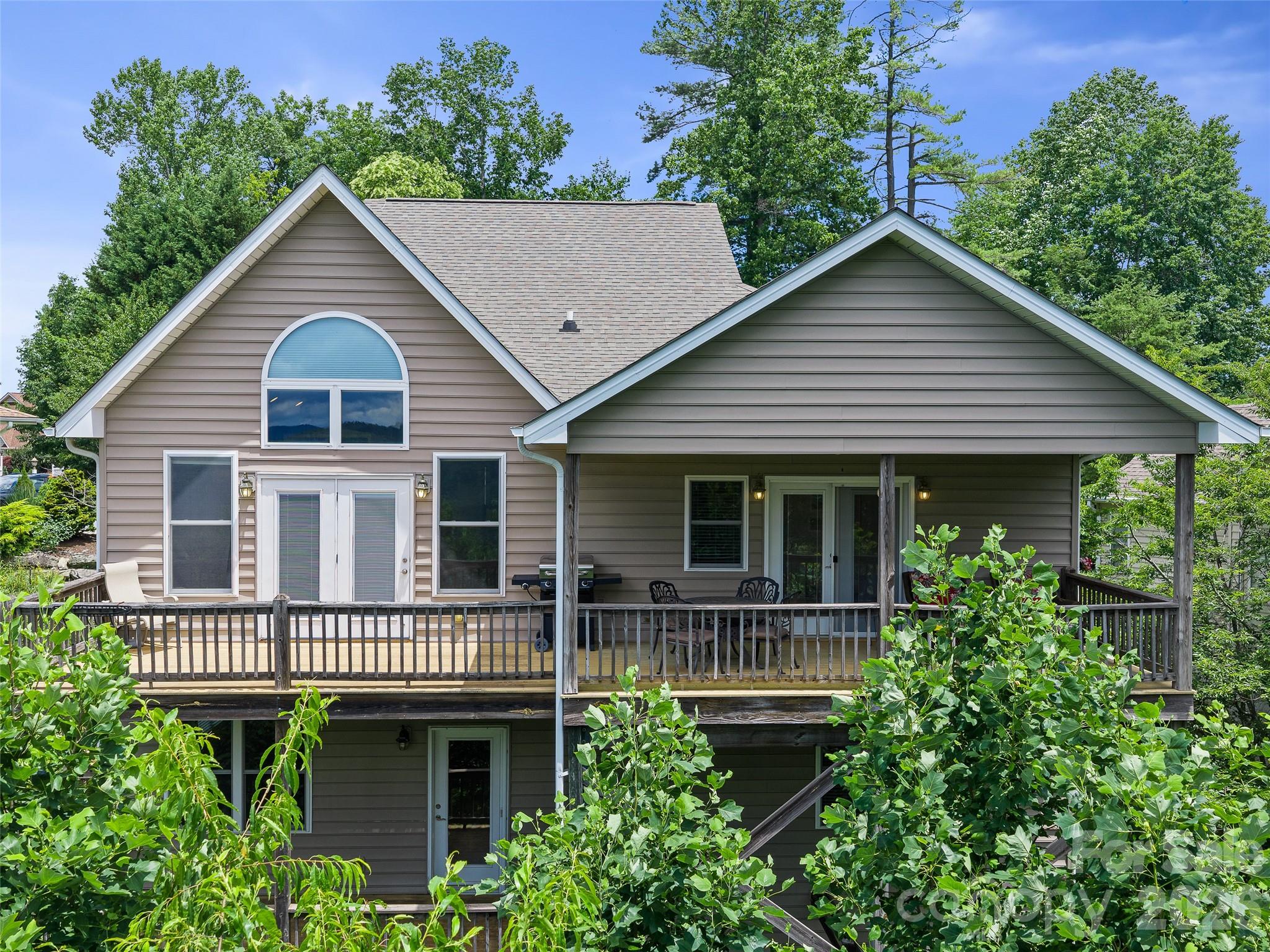 67 Ashefield Court — Hendersonville