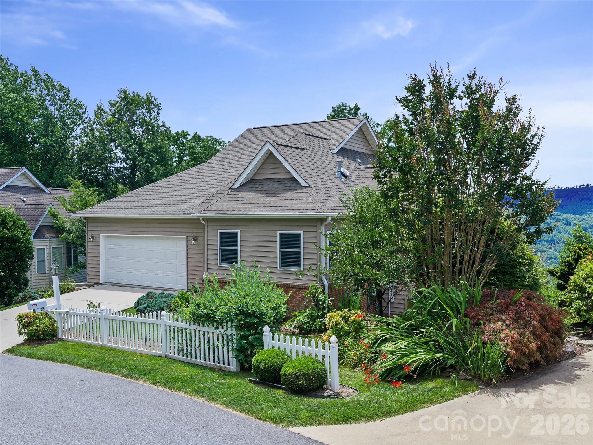 67 Ashefield Court — Hendersonville