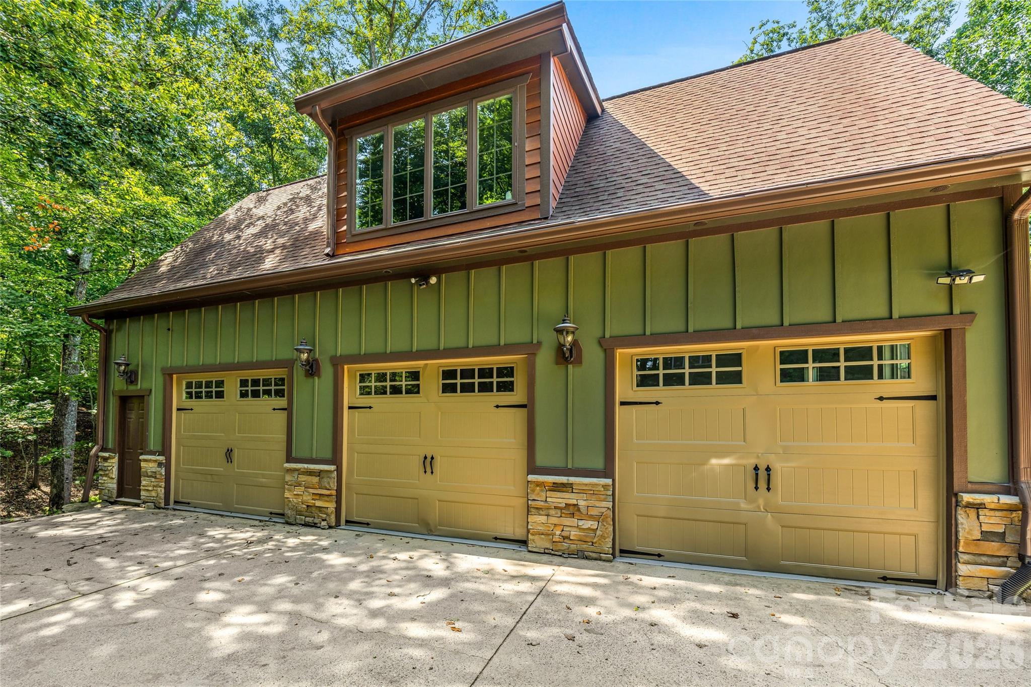 90 Ashley Woods Drive — Arden