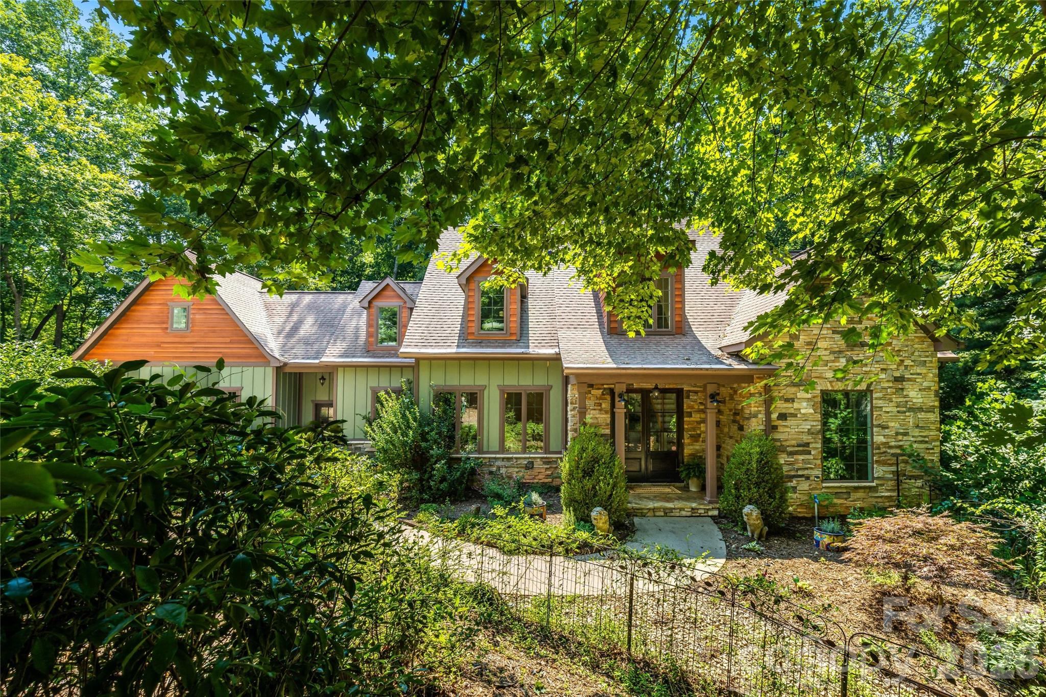 90 Ashley Woods Drive — Arden