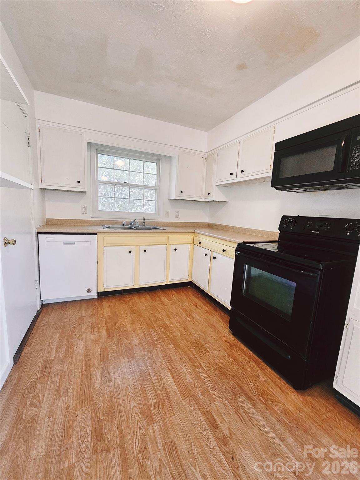 468 Beaverdam Road — Asheville