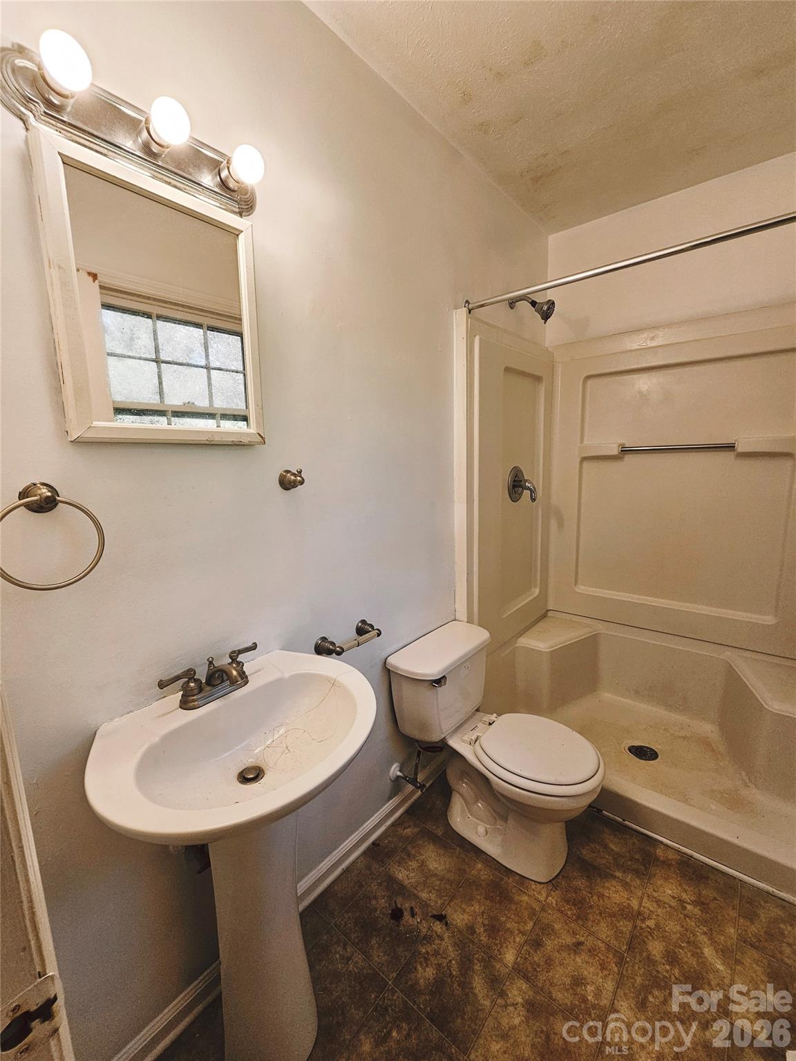 468 Beaverdam Road — Asheville
