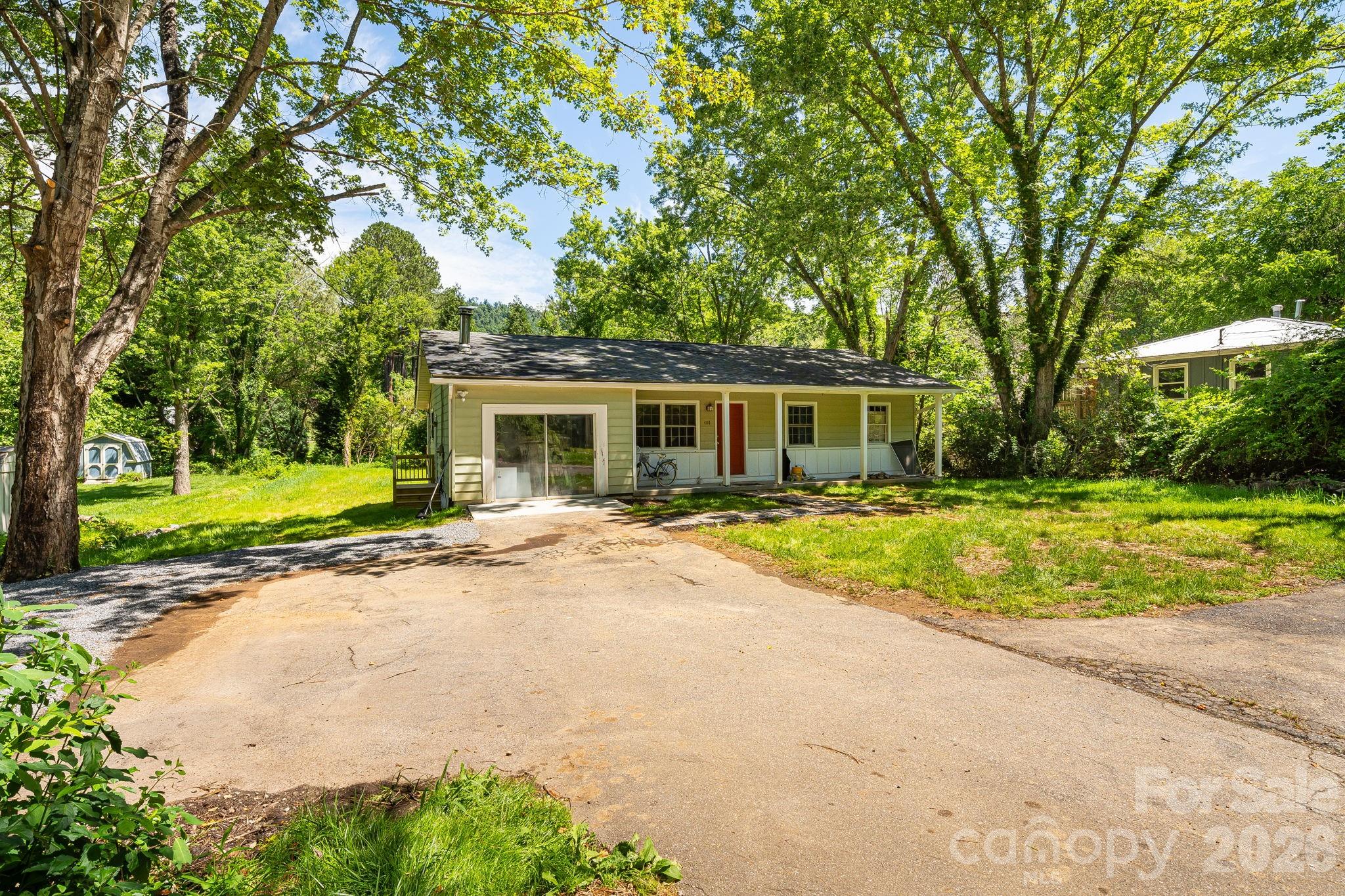 468 Beaverdam Road — Asheville