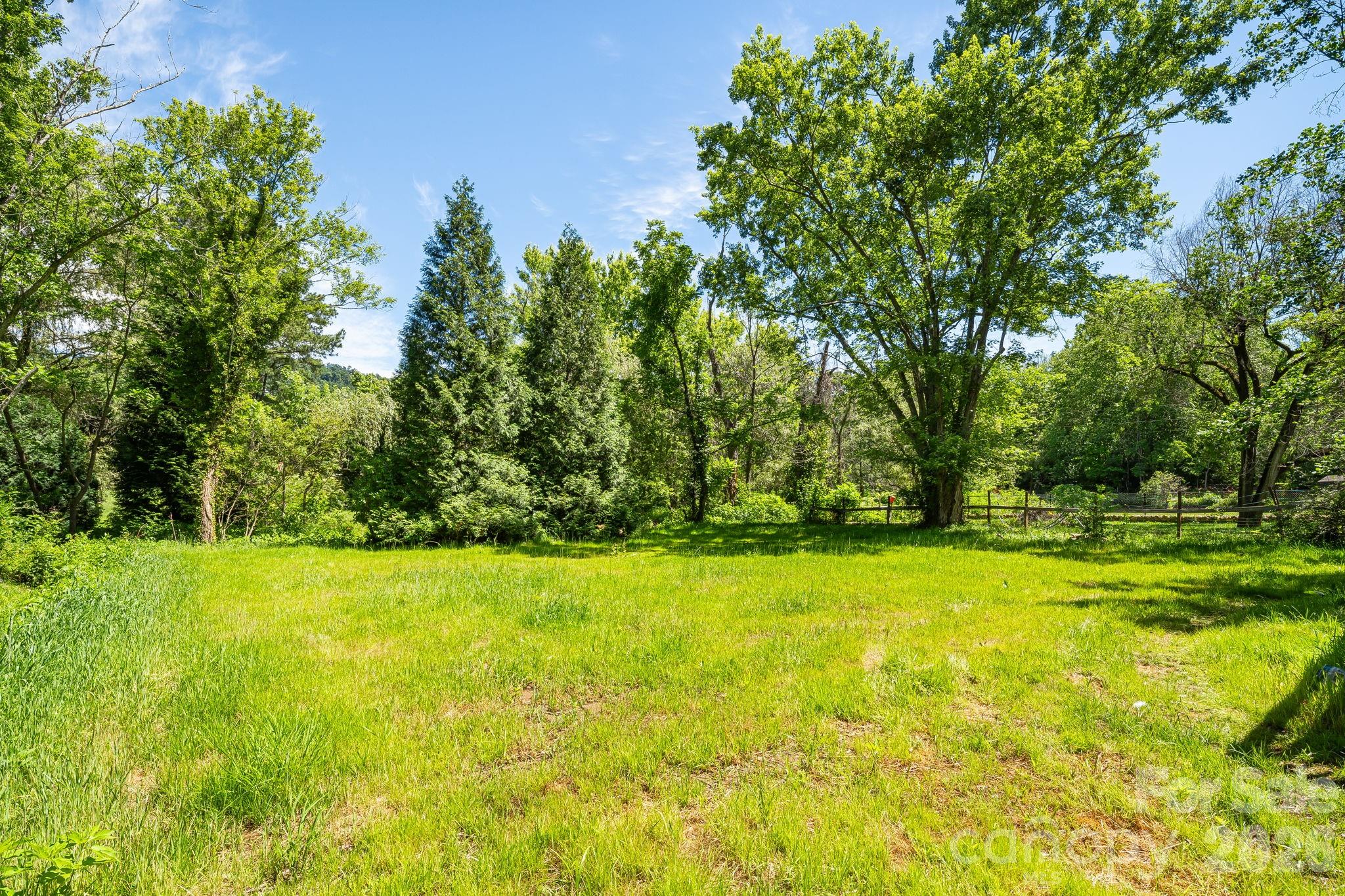 468 Beaverdam Road — Asheville
