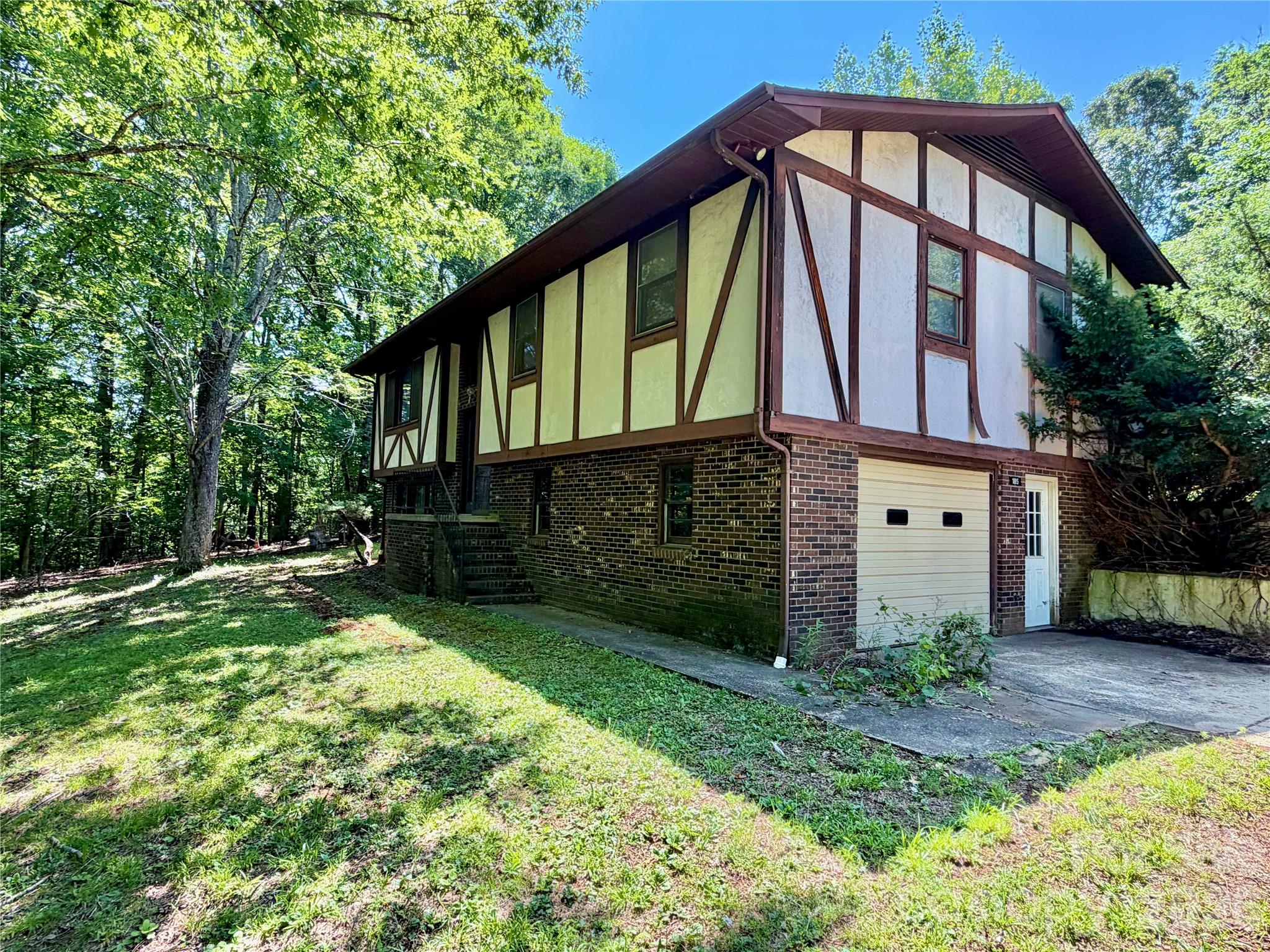 185 Dulaney Drive — Nebo