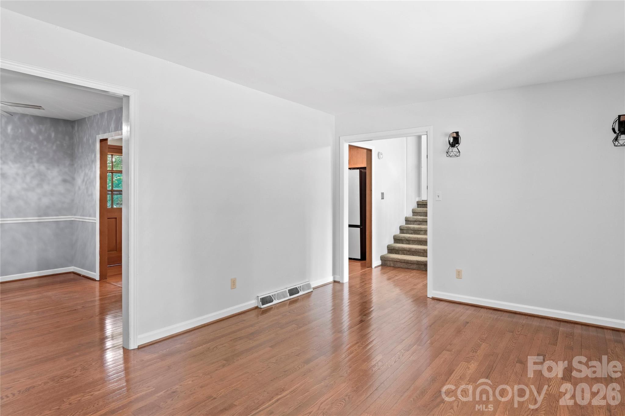 1106 Kelwyn Lane — Lewisville