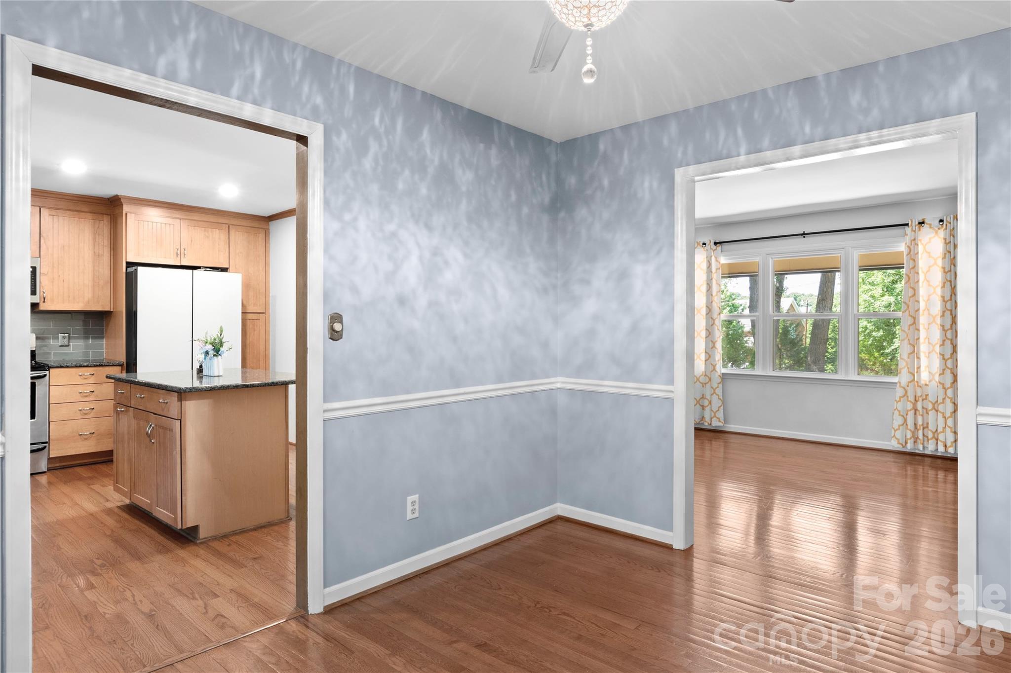 1106 Kelwyn Lane — Lewisville