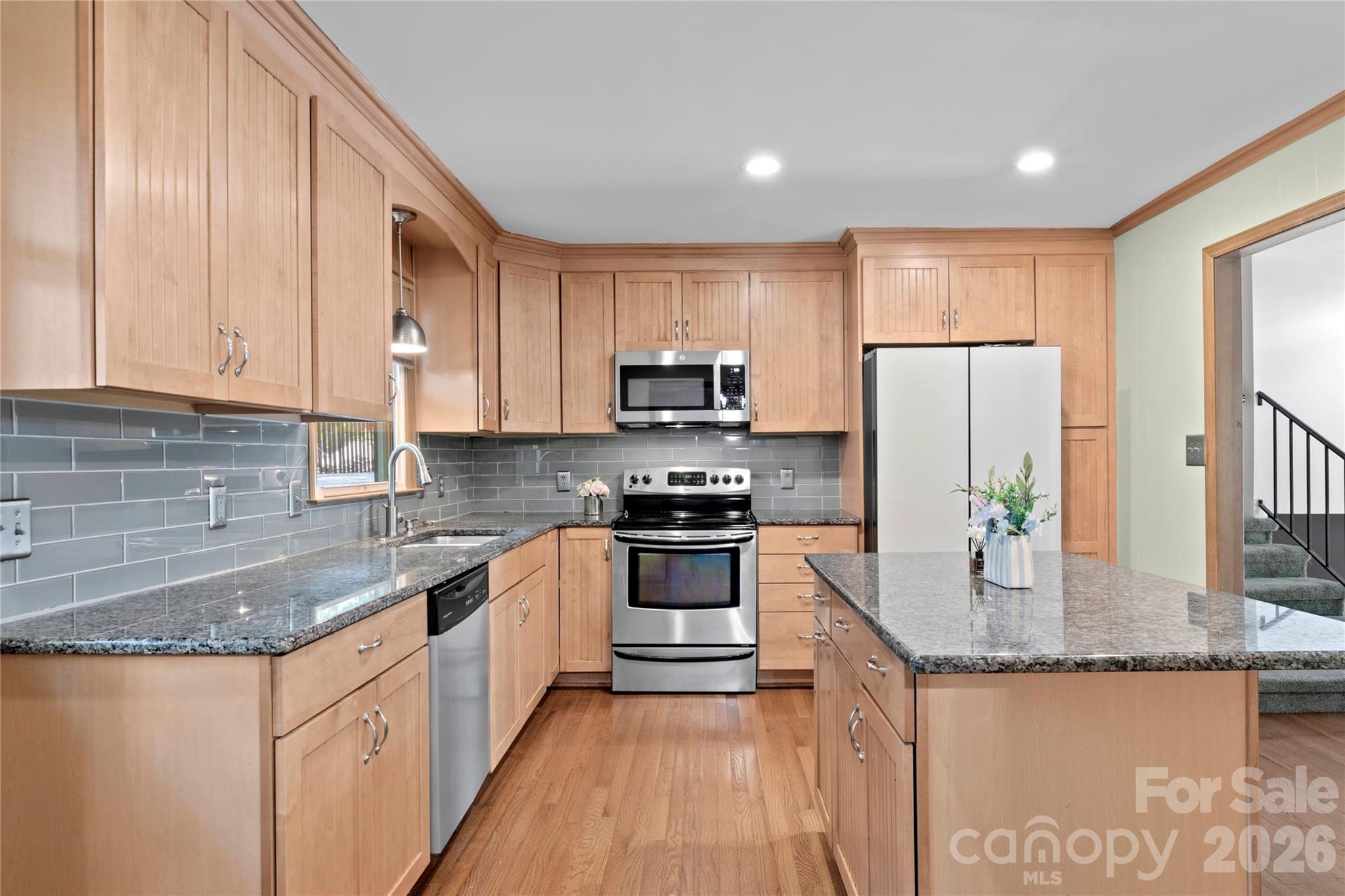 1106 Kelwyn Lane — Lewisville