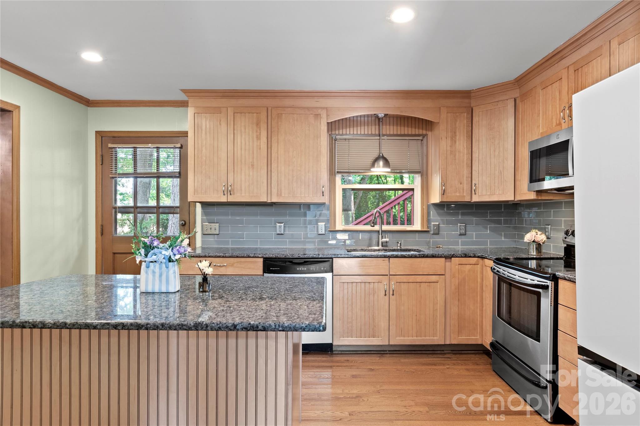1106 Kelwyn Lane — Lewisville