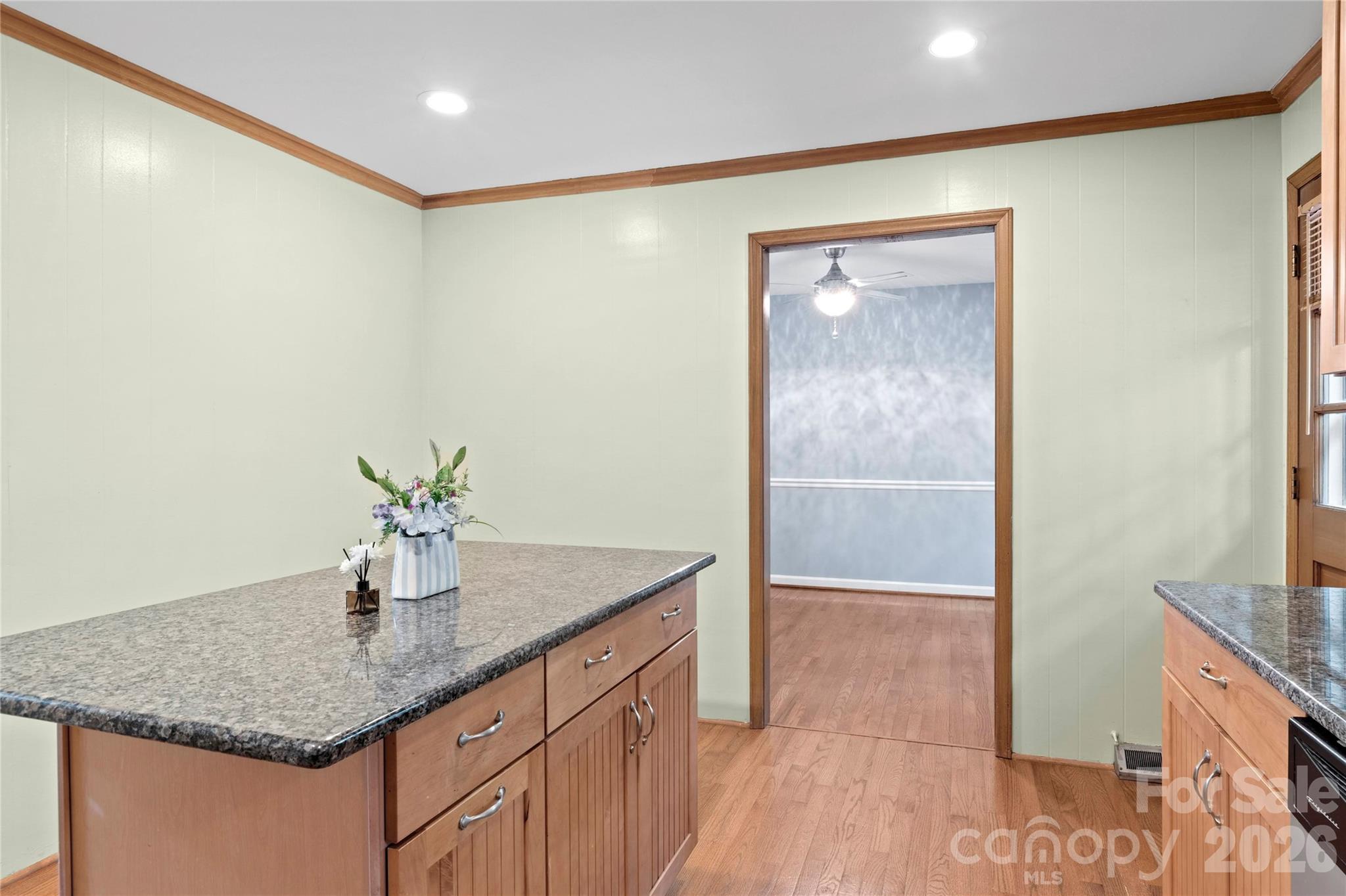 1106 Kelwyn Lane — Lewisville